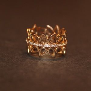 Gold fashion leaf ring size 7